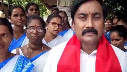 కరీంనగర్: ఆశా కార్యకర్తల సమస్యలు పరిష్కరించాలని మంత్రికి వినతి పత్రం