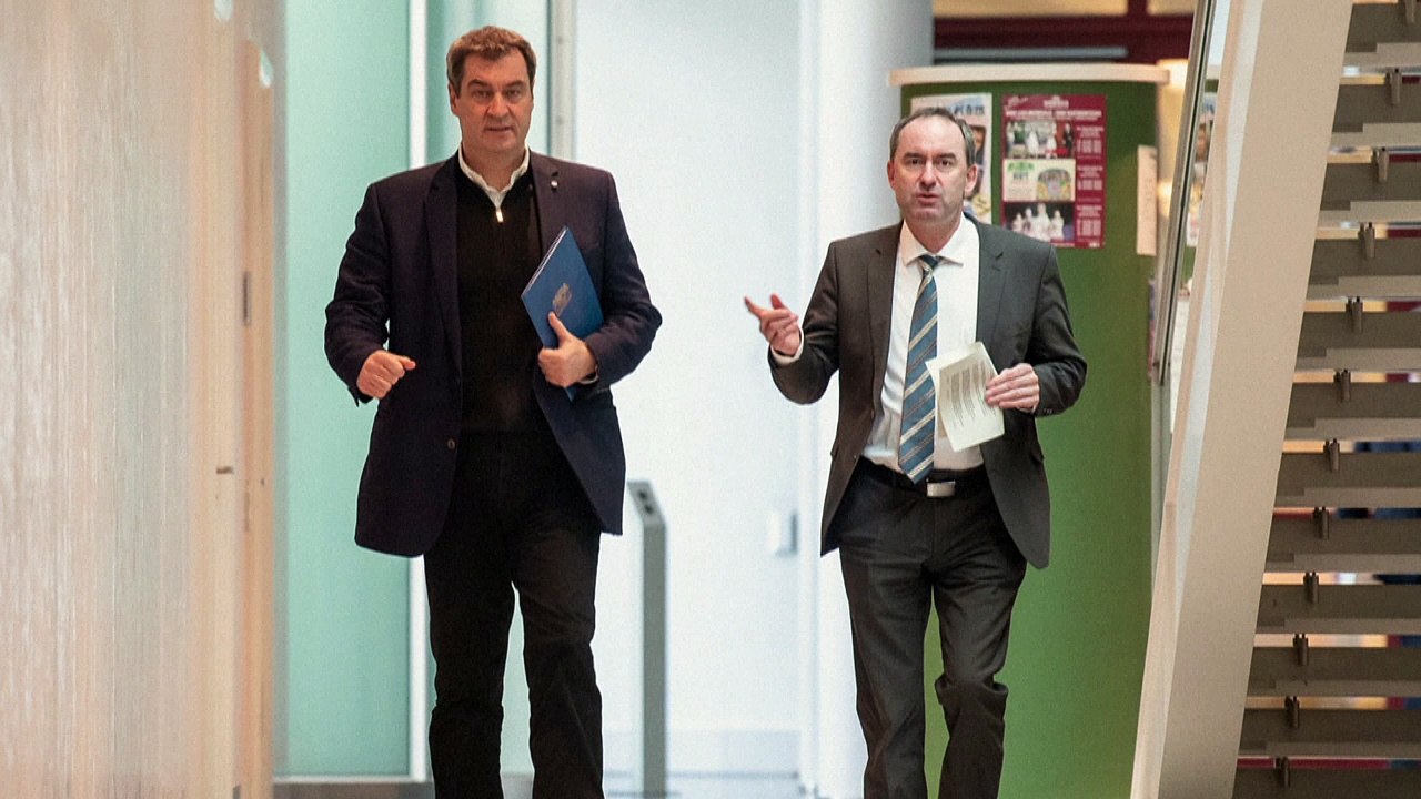 Flugblatt-Affäre: Aiwanger von Söder angezählt