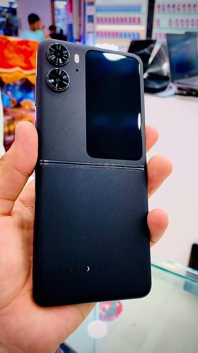 Oppo flip phone