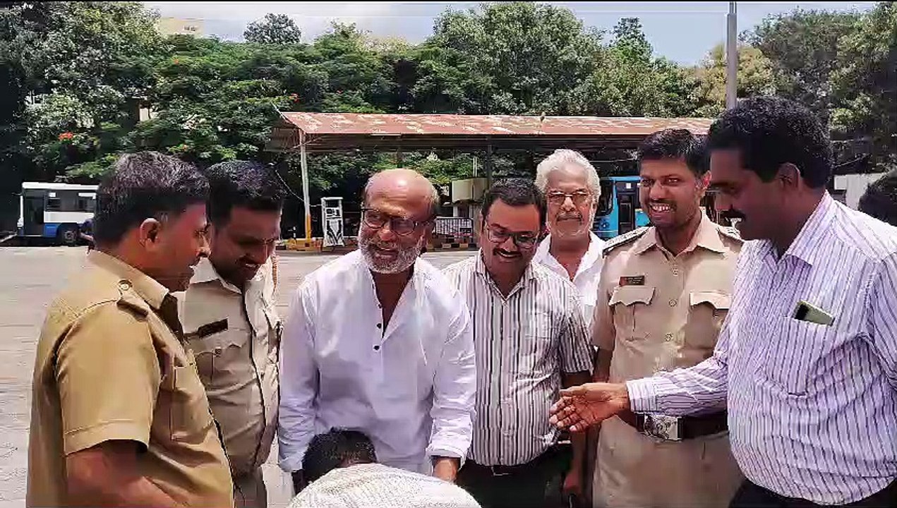 यादें ताजा करने जयनगर बस स्टैंड पहुंचे रजनीकांत