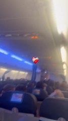 «J’ai cru que j’allais mourir, notre avion a commencé à tomber»: les passagers d’un vol pour Majorque ont eu un voyage «terrifiant», le pilote obligé de faire demi-tour (vidéo)