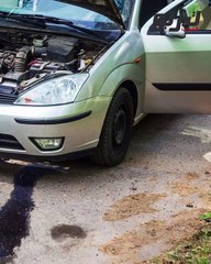 أعراض تسرب الزيت من محرك السيارة