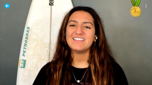 Sophia Medina ver a Tatiana Weston-Webb na elite do surfe da orgulho e motivação