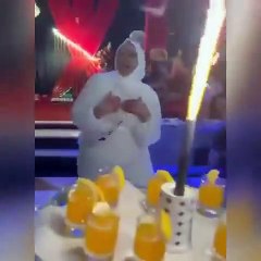 Muhafazakar bekarlığa partisinde bu kez de alkolsüz tekila bardağıyla shot attılar