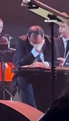 آدم يعلق على بكاء عازف آلة القانون في ليلة الدموع بجدة