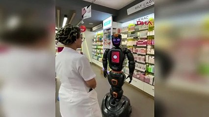 Yapay Zeka Robotu Eczanede İşbaşı Yaptı