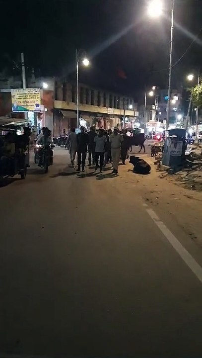सुबह  फ्लैट में तो कहीं कच्ची बस्ती या फिर कॉलोनी में छापेमार रही थी कमिश्नरेट पुलिस