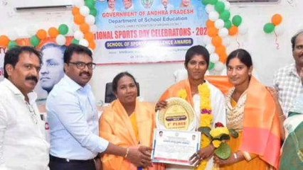 కృష్ణా జిల్లా: కలెక్టర్ చేతుల మీదుగా ఎక్సలెన్స్ అవార్డులు