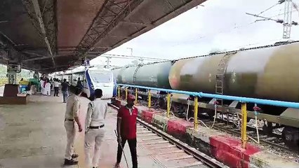 There is no place to set foot in the train on Raksha Bandhan