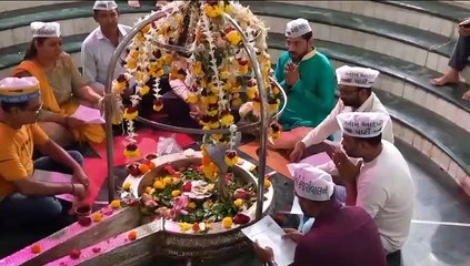 SURAT VIDEO/ सरकार को सद्बद्धि के लिए भगवान ज्ञापन पढकर सुनाया