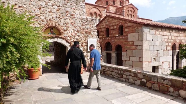 Ηγούμενος Μονής Οσίου Λουκά: Προσπαθούμε να μαζέψουμε τα κομμάτια μας