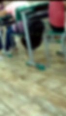 Professora discute e arranca mesa de aluna com deficiência