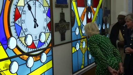 Queen unveils British resistance agent portrait at RAF Club