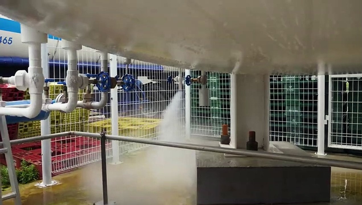 process of making dry ice by withstanding the extreme temperature of -78.5℃.Dry Ice Factory in Korea