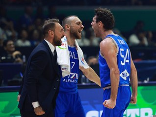 منتخب إيطاليا يحجز مقعده في الدور الثاني