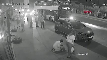 İETT şoförüyle tartışan sürücünün otobüsün içine biber gazı sıktığı anlar ortaya çıktı!