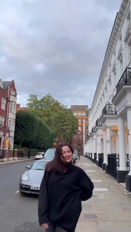 Hania Amir Doing Shahrukh Khan's iconic dance move