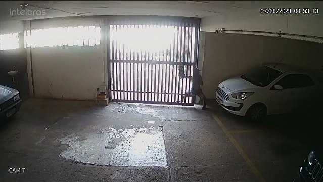 Com tornozeleira eletrônica, homem é flagrado tentando invadir prédio no Rio Vermelho