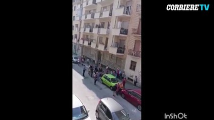 Un hombre salva a una niña que cayó desde un quinto piso