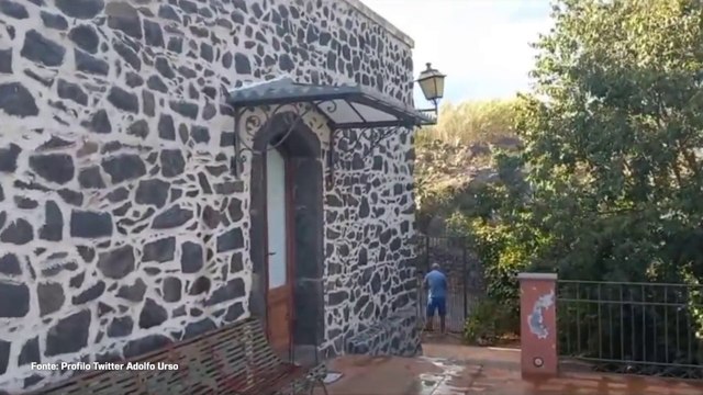 Urso aiuta a spegnere rogo nel Catanese, Piromani senza vergogna