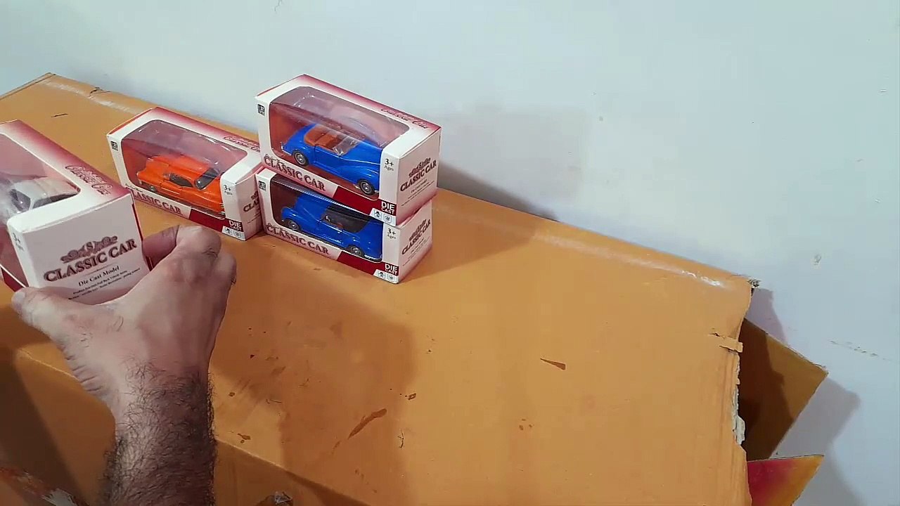 Unboxing and Review of Die-Cast Vintage Model Car Boys Metal Pull Back Car Toy for Kids