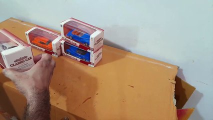 Unboxing and Review of Die-Cast Vintage Model Car Boys Metal Pull Back Car Toy for Kids