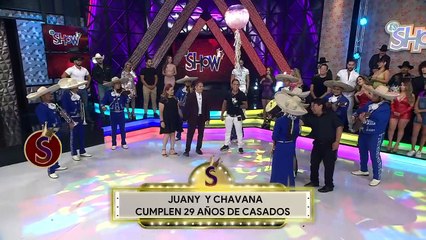 Esposa de Chavana le lleva serenata de sorpresa