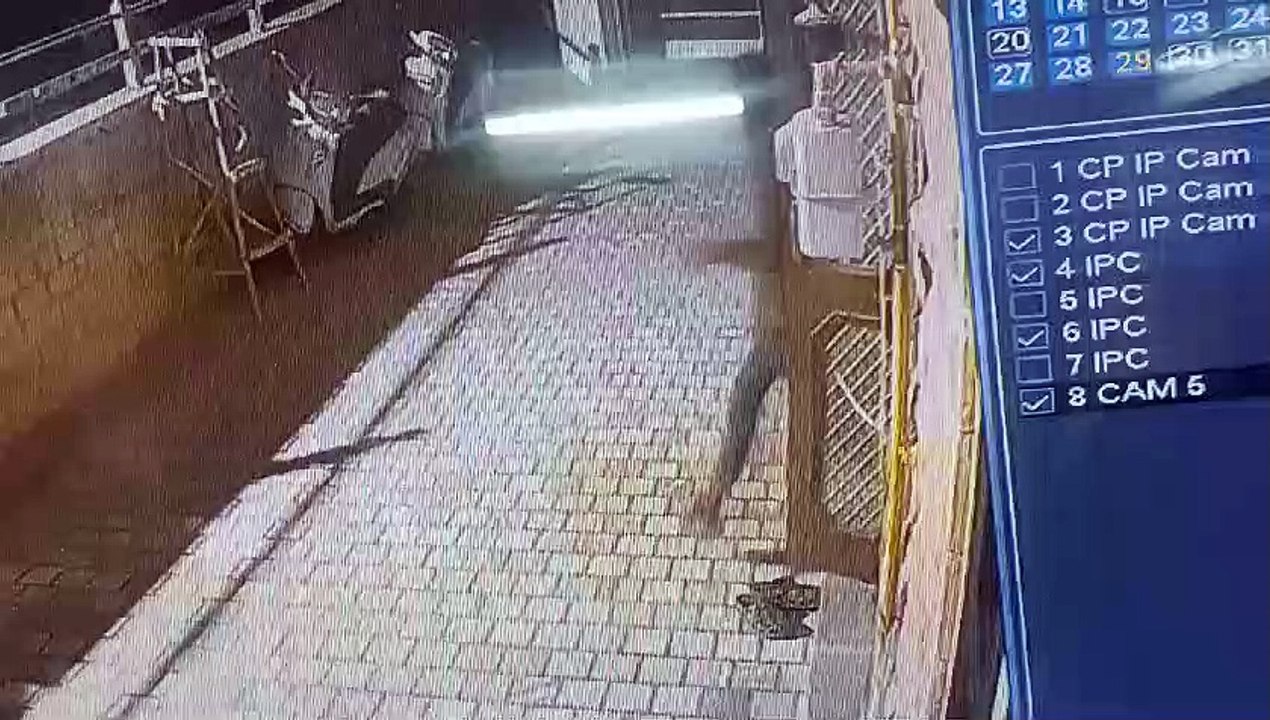 पिस्तौल लेकर व्यवसायी के घर में घुसे नकाबपोश, म...