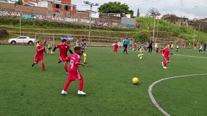 Soccer Invader reçoit un carton rouge