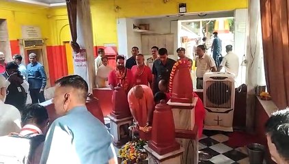 पीतांबरा पीठ के श्रद्धालुओं पर भारी पड़ी सीएम योगी की सुरक्षा