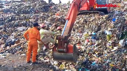 DLH Tasikmalya Semprotkan Eco Enzyme TPA Ciangir