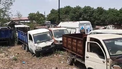 कबाड़ हो रहे नगरपालिका के वाहन