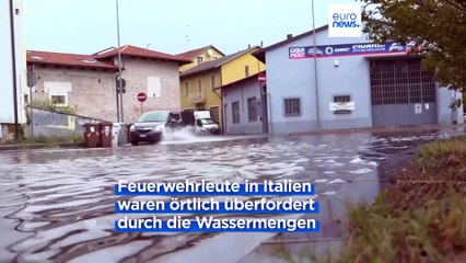 Скачать видео: Land unter in Teilen Europas - Erdrutsch zerstört Gebäude in der Schweiz