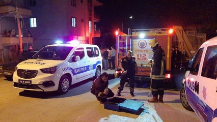Almanya’dan tatile geldi, eşyasını camdan atıp evi yaktı