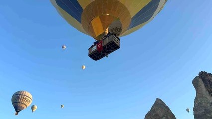Kapadokya'da sıcak hava balonları 30 Ağustos Zafer Bayramı için uçtu