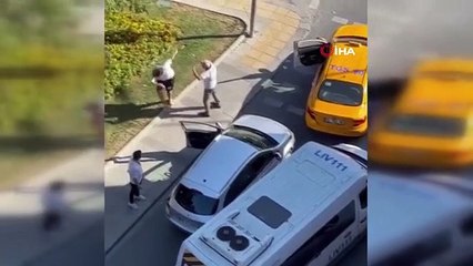 Küçükçekmece'de Ticari Taksi Sürücüsü ile Genç Sürücü Arasında Kavga