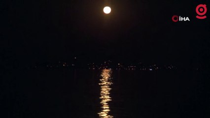 Süper Ay İstanbul'da seyirlik manzara oluşturdu