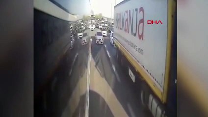 Débat sur le céder le passage sur l'autoroute TEM