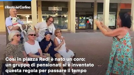 Pesaro, poche panchine e chi sta in piedi canta. Guarda il video