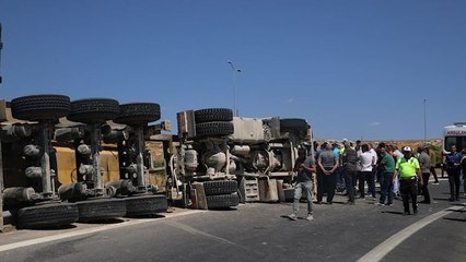 Devrilen kamyonun sürücüsü öldü