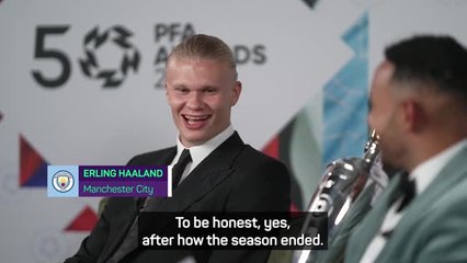 Tải video: 'Yes, I thought I'd win!' - Haaland scoops PFA Player of the Year award