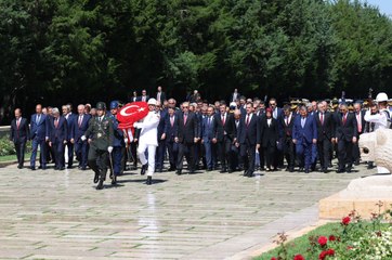 Cumhurbaşkanı Erdoğan Anıtkabir'i ziyaret etti