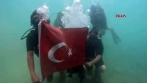 Les associations d'autisme et de plongée sous-marine ont célébré le 30 août le Jour de la Victoire sous l'eau