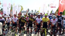 L'étape Samsun-Havza du circuit cycliste sur route Kurtulus a commencé