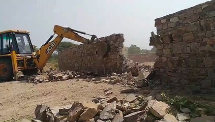 कॉलोनी की सड़क सीमा से हटाए अतिक्रमण