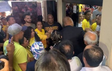 Comerciantes informais protestam na Câmara de João Pessoa contra Lei que prevê privatização do carnaval