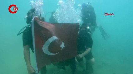 ZAFER BAYRAMI'NI SUALTINDA BAYRAK AÇARAK KUTLADILAR