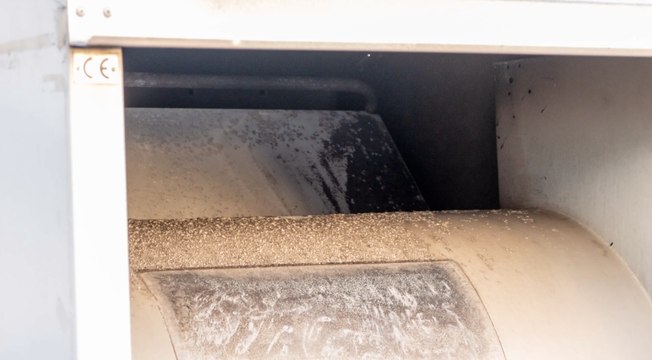 Mann bleibt in Altkleidercontainer stecken und stirbt