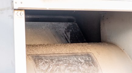 Mann bleibt in Altkleidercontainer stecken und stirbt