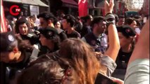 Taban ücret hakları için eyleme çıkan özel sektör öğretmenleri Taksim'de polis ablukasında